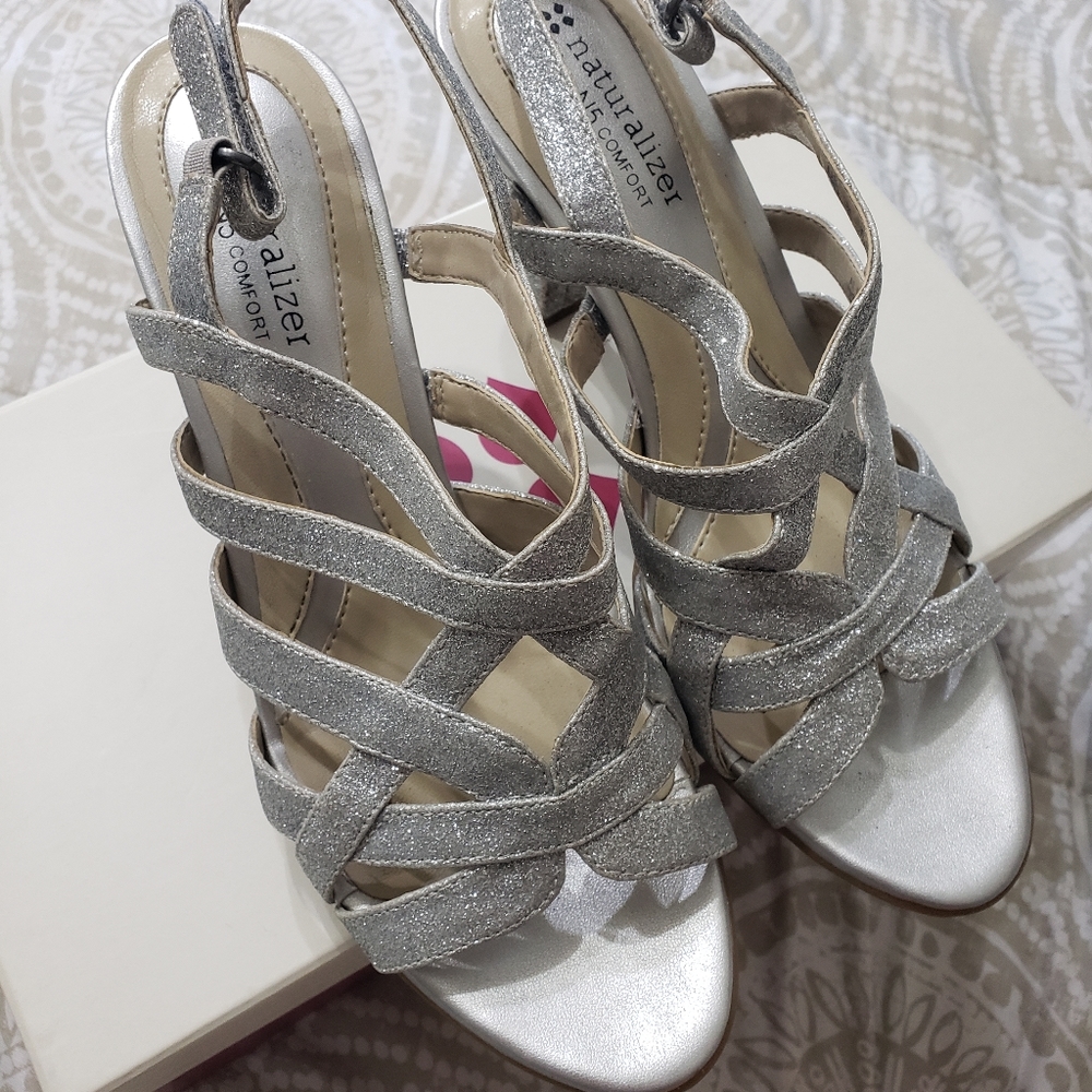Naturalizer strappy shoe